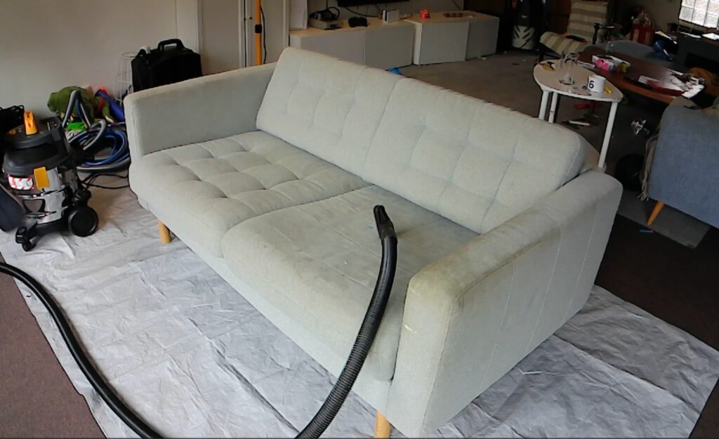Dammsugning av soffan steg 1
