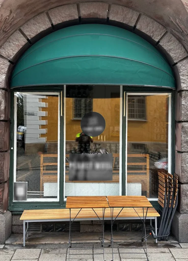 Markistvätt i Malmö för en BRF - efter rengöring markis utanför butik - Thefläck städtjänst